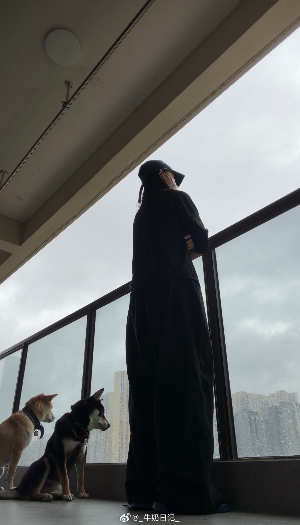 下雨天的当时 她在想什么呢 