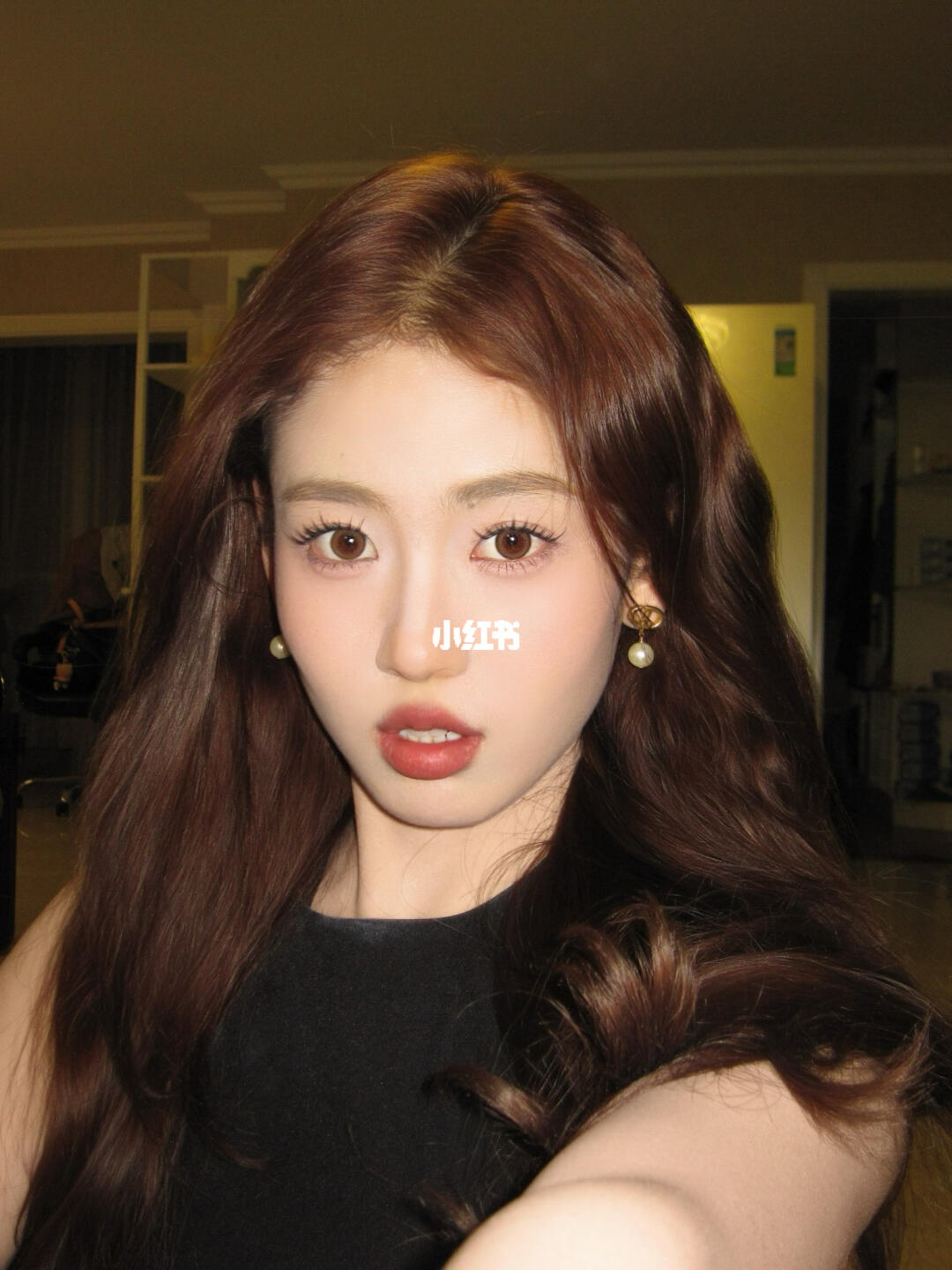 化了一个很权威的妆🖤
