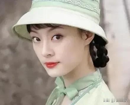 不得不说孙俪留长发简直美到犯规啦😍
 
一直以来，孙俪的短发形象深入人心，像《