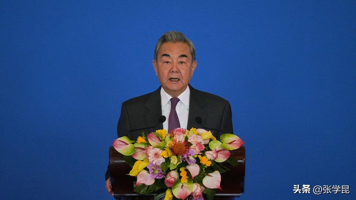 法新社3月2日报道：中国外交部长王毅周一在与伊朗外长通话时表示，北京支持德黑兰抵