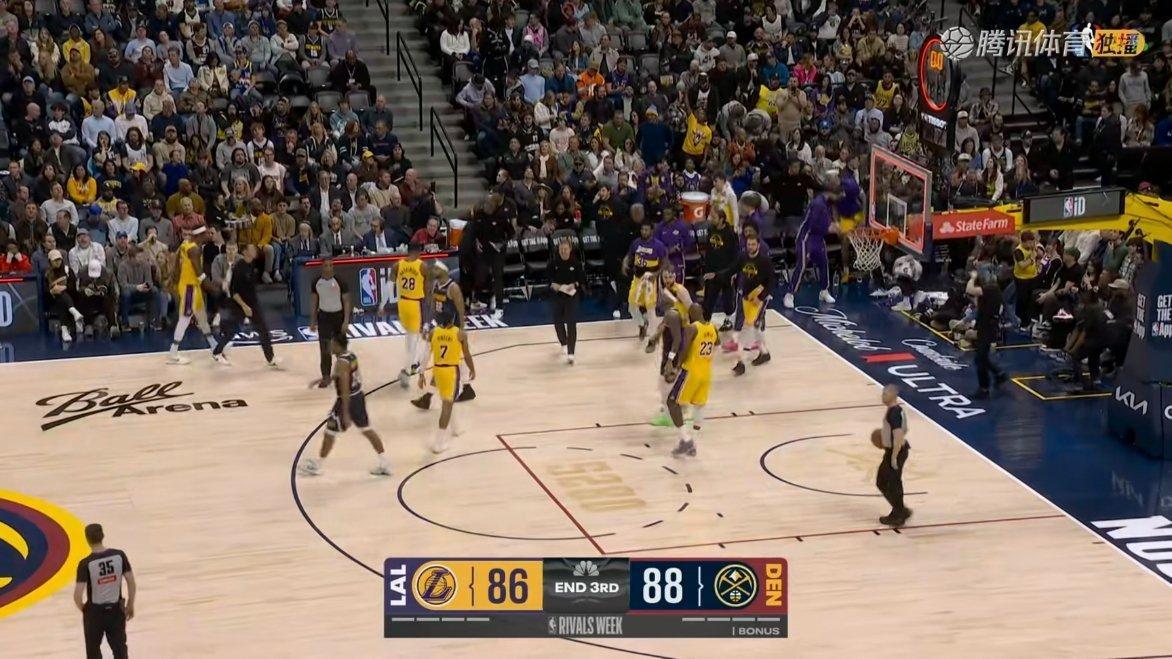 湖人追到仅差2分！最后时候落后16分！湖人vs掘金