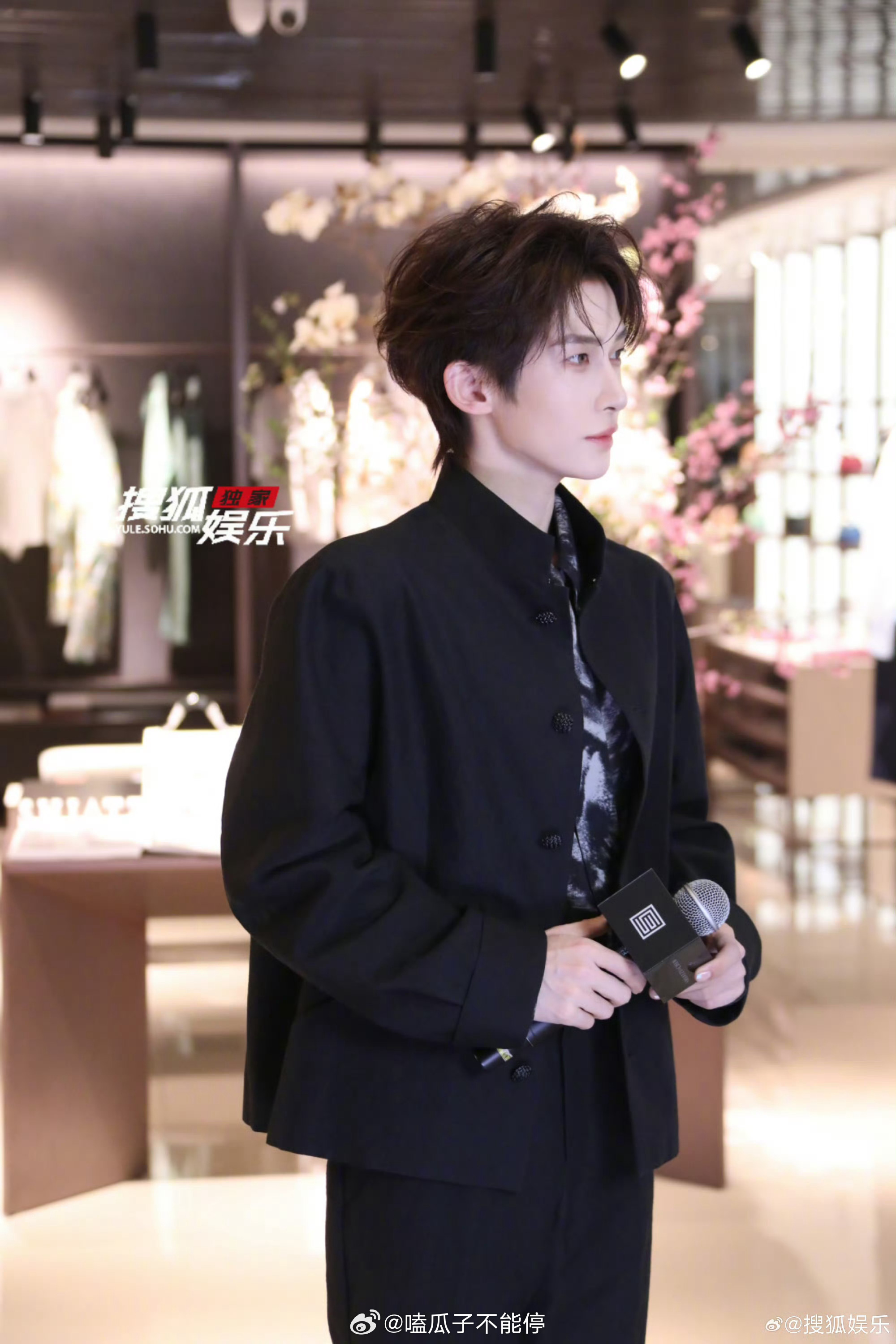 刘宇线下活动媒体生图状态堪比精修，太帅了吧