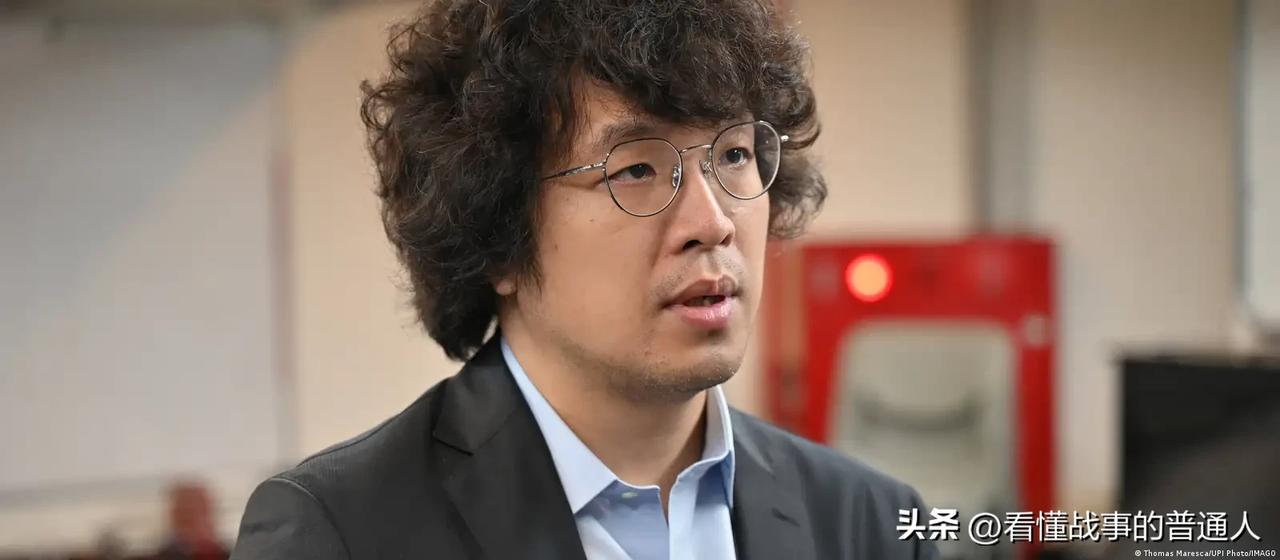 沈伯洋嘴里刚说完"中国对我就是外国"，上海送来的两只小熊猫已经在台北安家了！同一