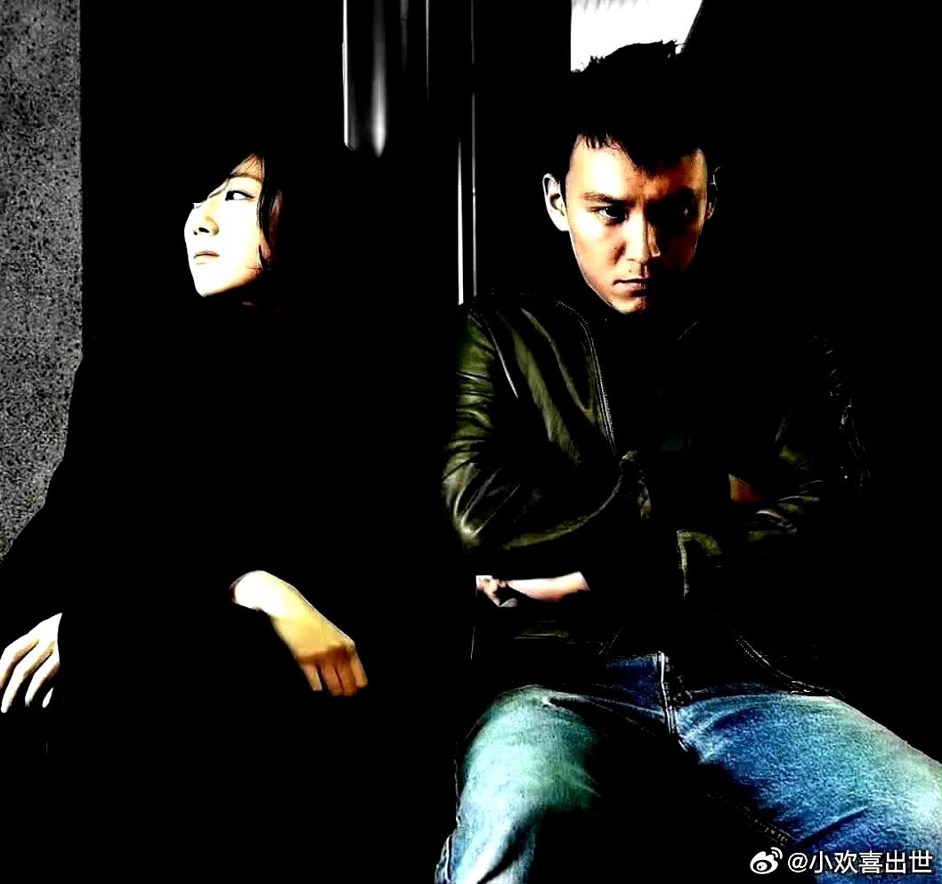 台湾著名导演钟孟宏作品《停车》中桂纶镁饰演的妻子与饰演陈莫的张震。母亲节的晚上，