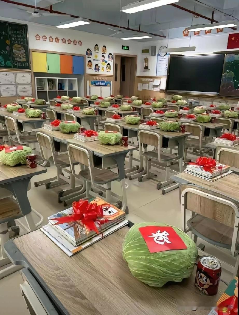 开学了，小学班主任真的挺卷啊，开学的花样越来越多。其实可能也不是班主任卷，是家委