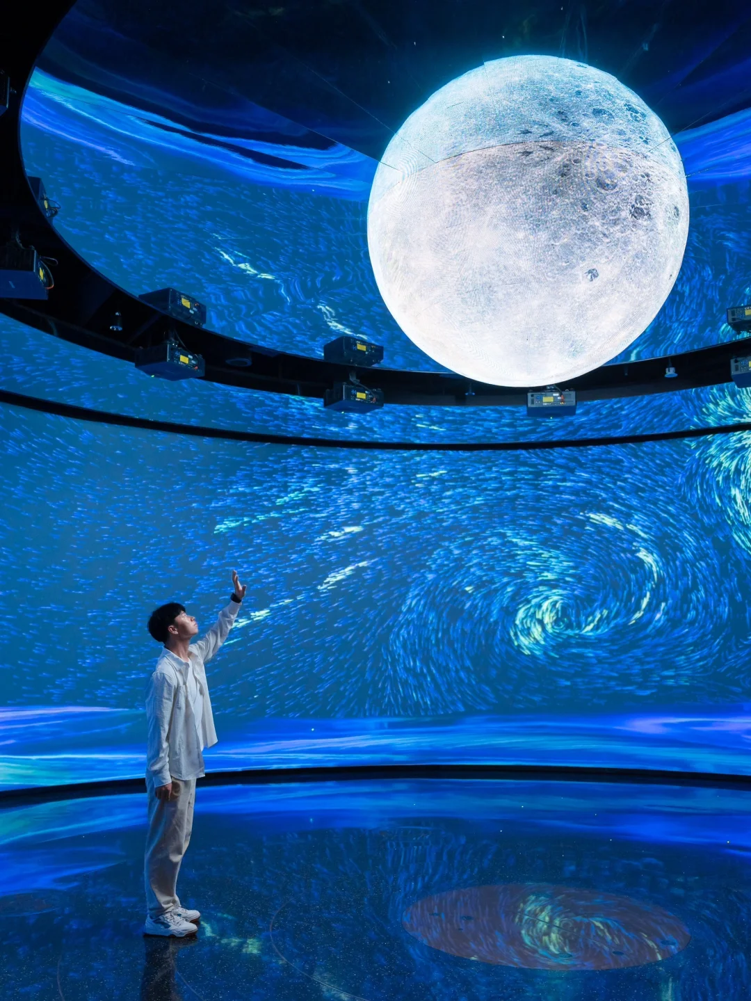 别太离谱！这年头睡觉都能办展览😂