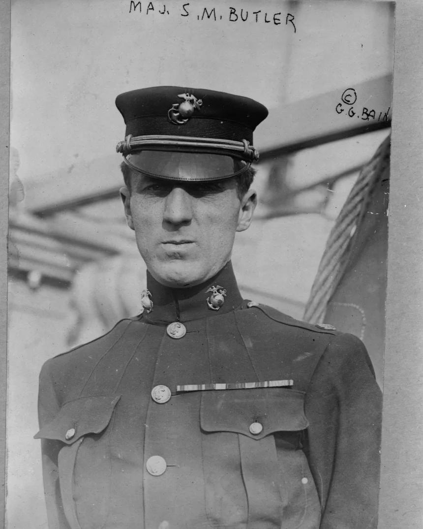 美国历史上有一位名叫斯梅德利·巴特勒的少将，是一位传奇的海军陆战队员，两次荣获荣