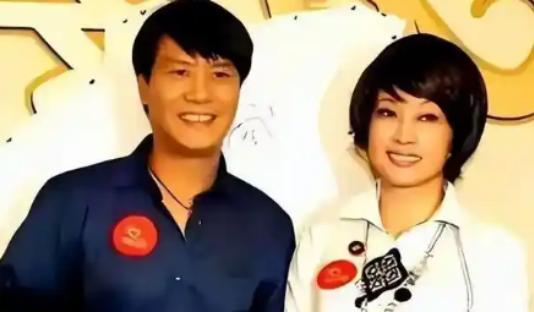 刘晓庆前夫阿峰的下场，给所有想高攀的男人上了一课。 当年，他为了刘晓庆抛妻弃子，