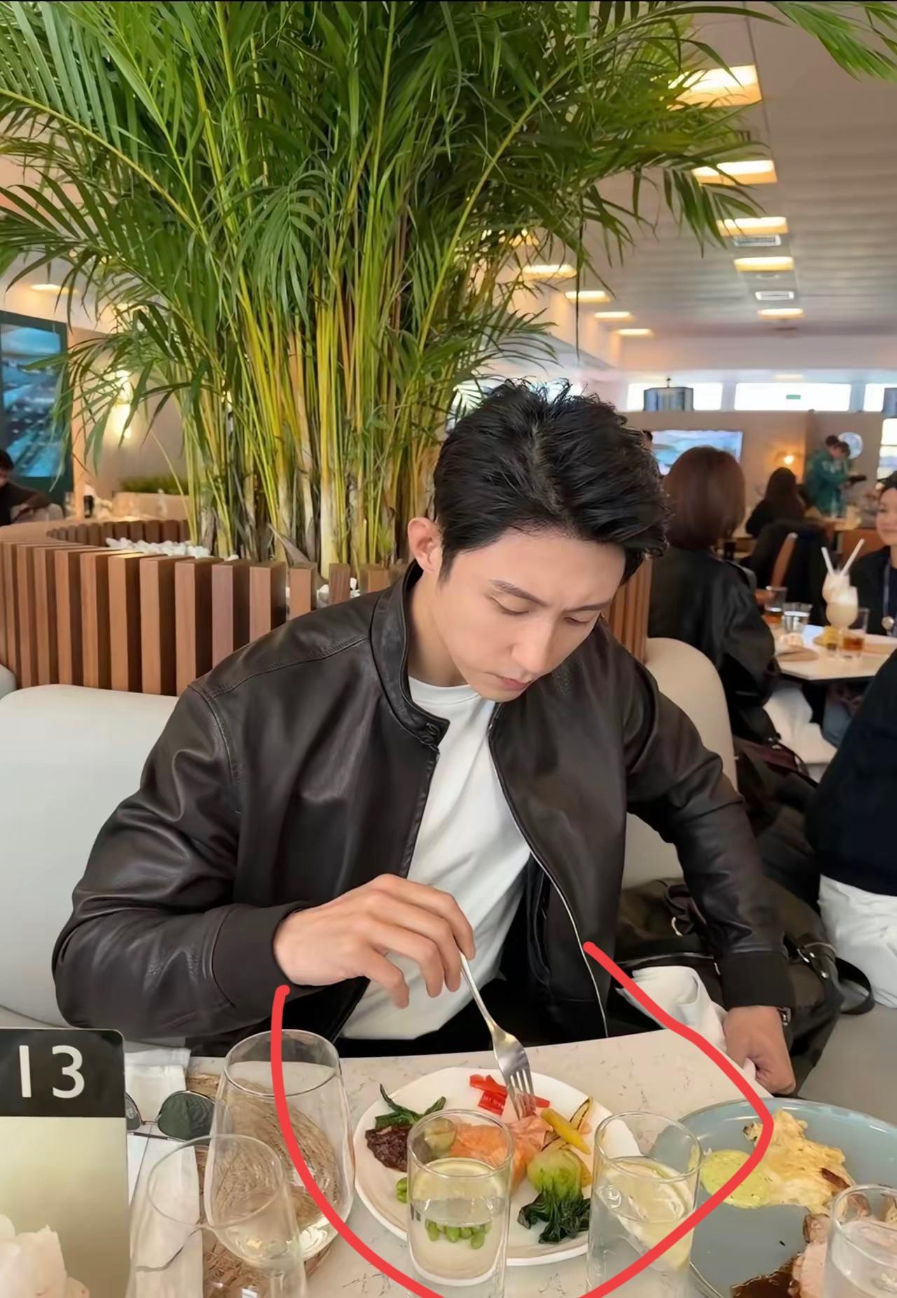 黄景瑜吃的是什么？看上去挺有营养的