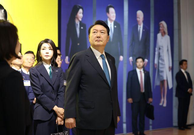 【韩国总统尹锡悦夫妇在朝鲜战争爆发73周年纪念日参观韩美同盟特别展】

韩国总统