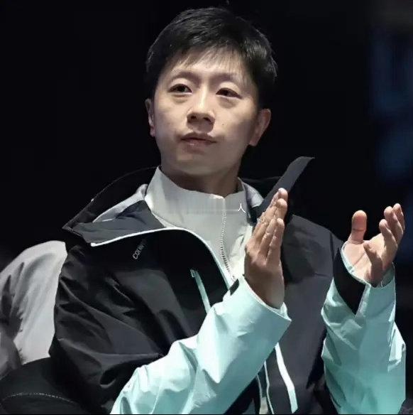 主持人问马龙："你也算是退役了，为什么不举办一个告别发布会？"马龙说："我不会刻