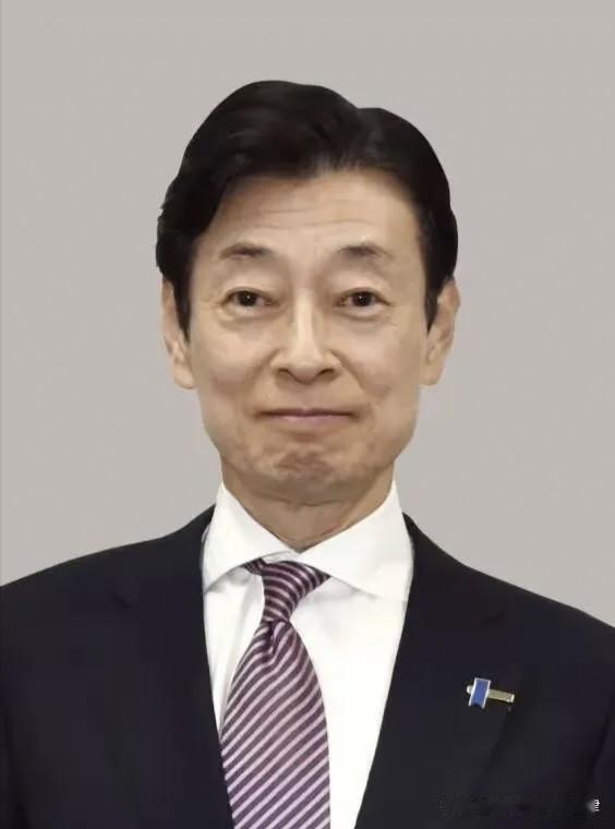 尴尬了，日本高官来中国无人接见。
 
5月2日这天，日本政坛的核心人物西村康稔悄
