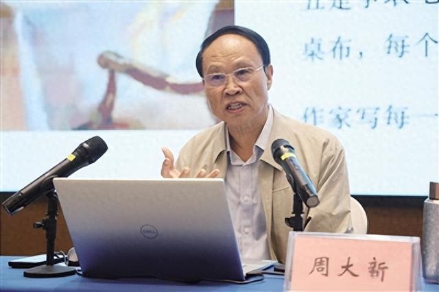 南阳的雨一停，空气里有股干净的味道。

9月10日上午，希尔顿欢朋酒店里坐满了从