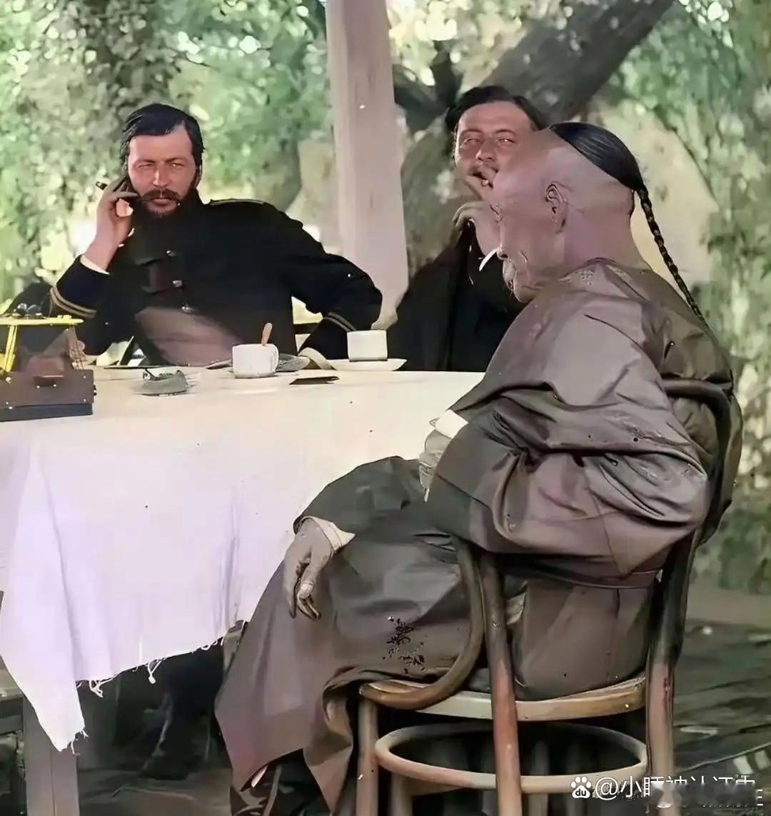 别被电视忽悠啦，这或许才是清朝时正宗的辫子。 