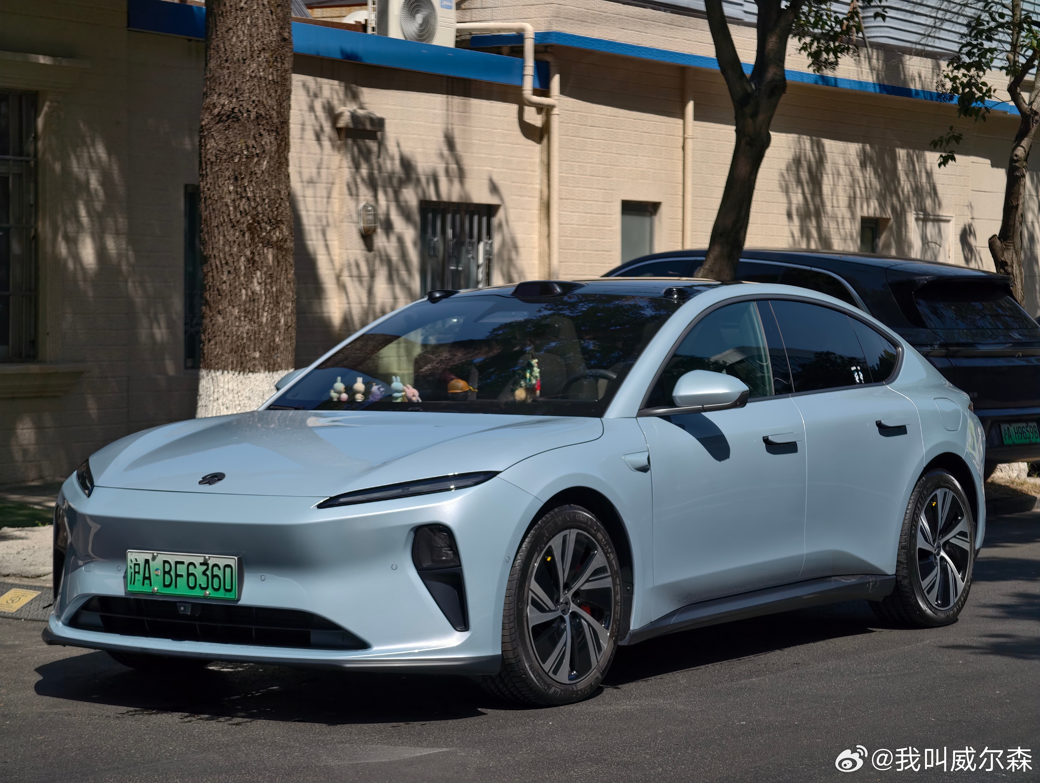 洗完第二辆车，忍不住回头拍一张照片这宝藏店洗的太好了蔚来