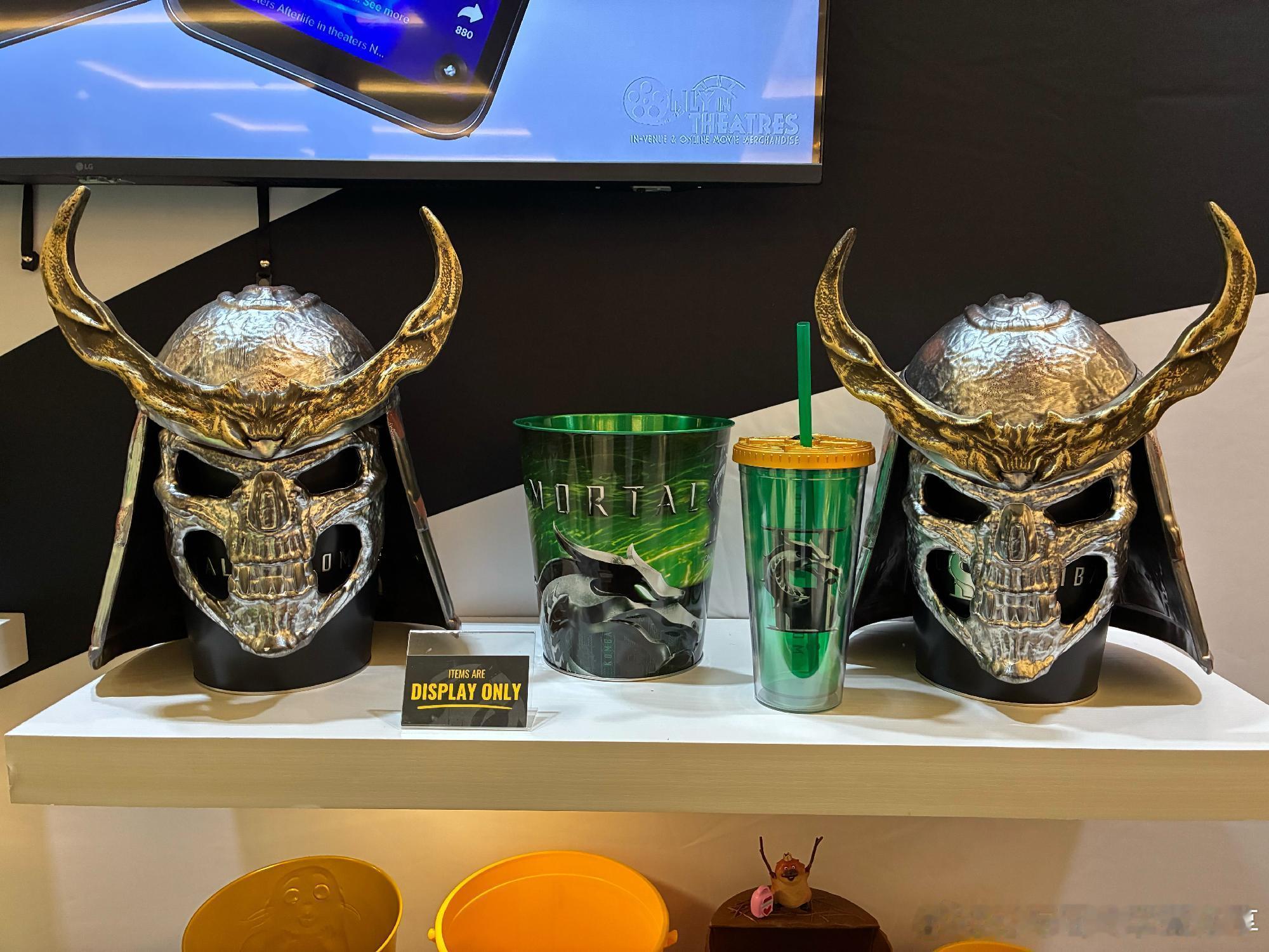 亿万同人字幕组  看看在 CinemaCon2026 展出的《真人快打 II》爆