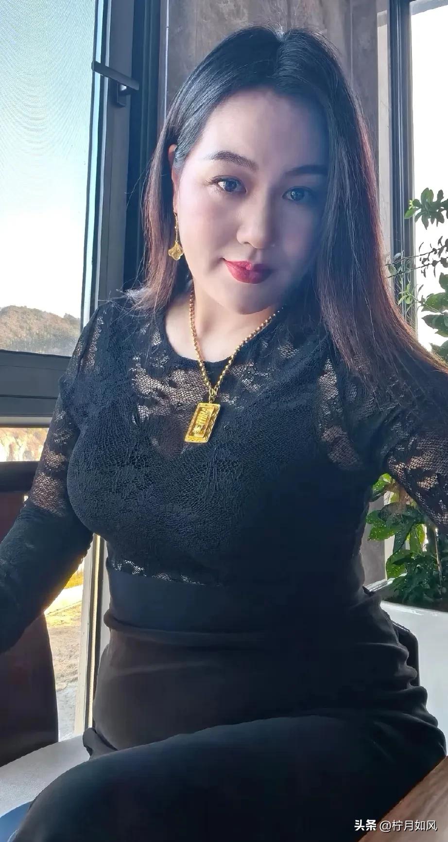 86年
40岁
人到中年才发现
健康有多么重要

人到中年才醒悟
余生最贵的不是