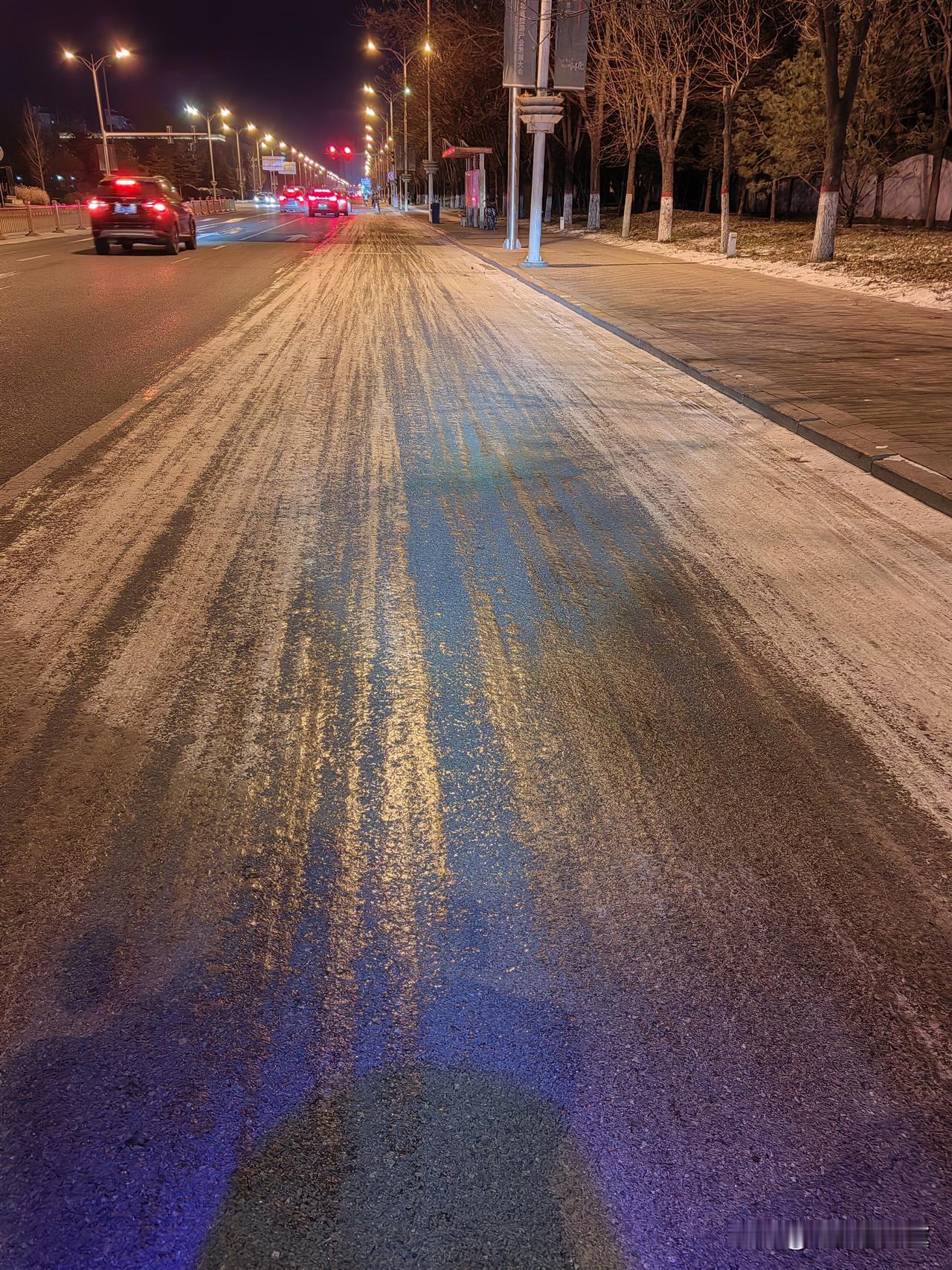 今天真是摔死我了！说真的，今天的外卖我跑的心惊胆战，一天心里都没有底！

早上我