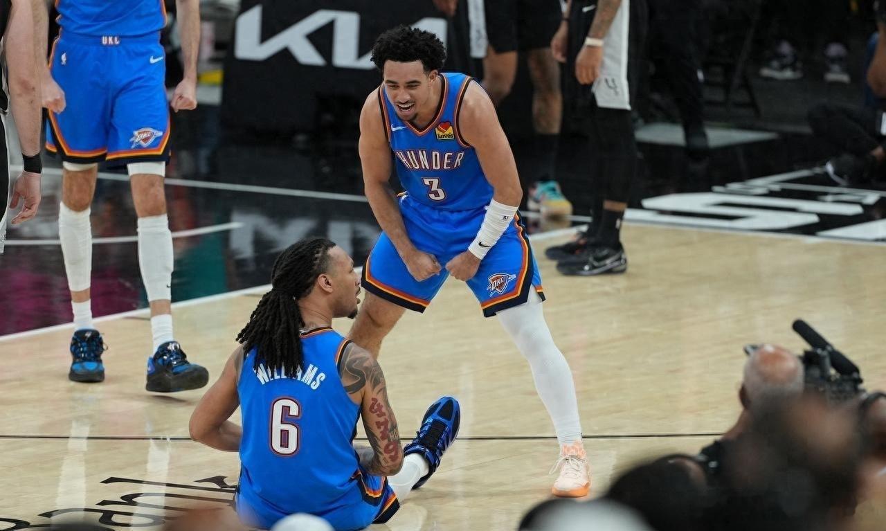 NBA官方追加升级普拉姆利犯规迟来的正义！普拉姆利恶意冲撞麦凯恩，联盟正式升级为