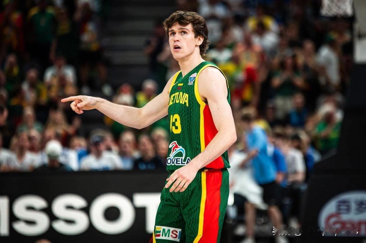 2027年FIBA男篮世界杯预选赛欧洲区，立陶宛对东道主英国，第四节剩下10秒钟