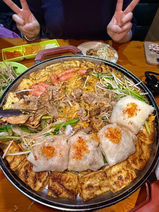 杭州也有了！！卷饼酸菜肥牛！！好吃s……