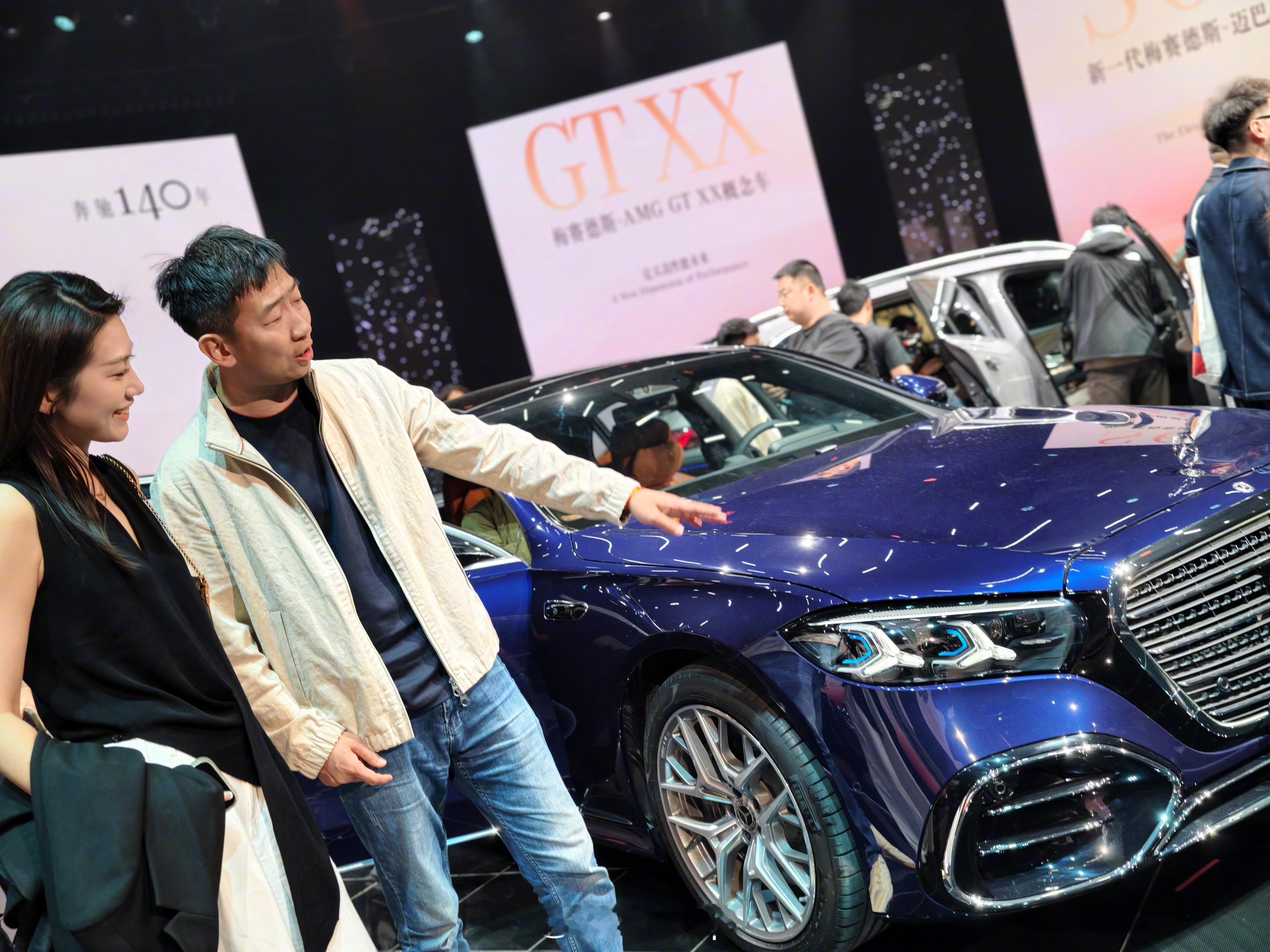 奔驰品牌日，我给安利一台奔驰S450L，这台车非常适合秋晨的气质，然后给自己安排