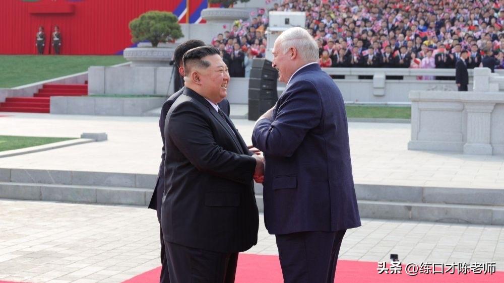 卢卡申科首访朝鲜，赠送金正恩自动步枪！白俄罗斯朝鲜平壤国际局势当地时间3月2