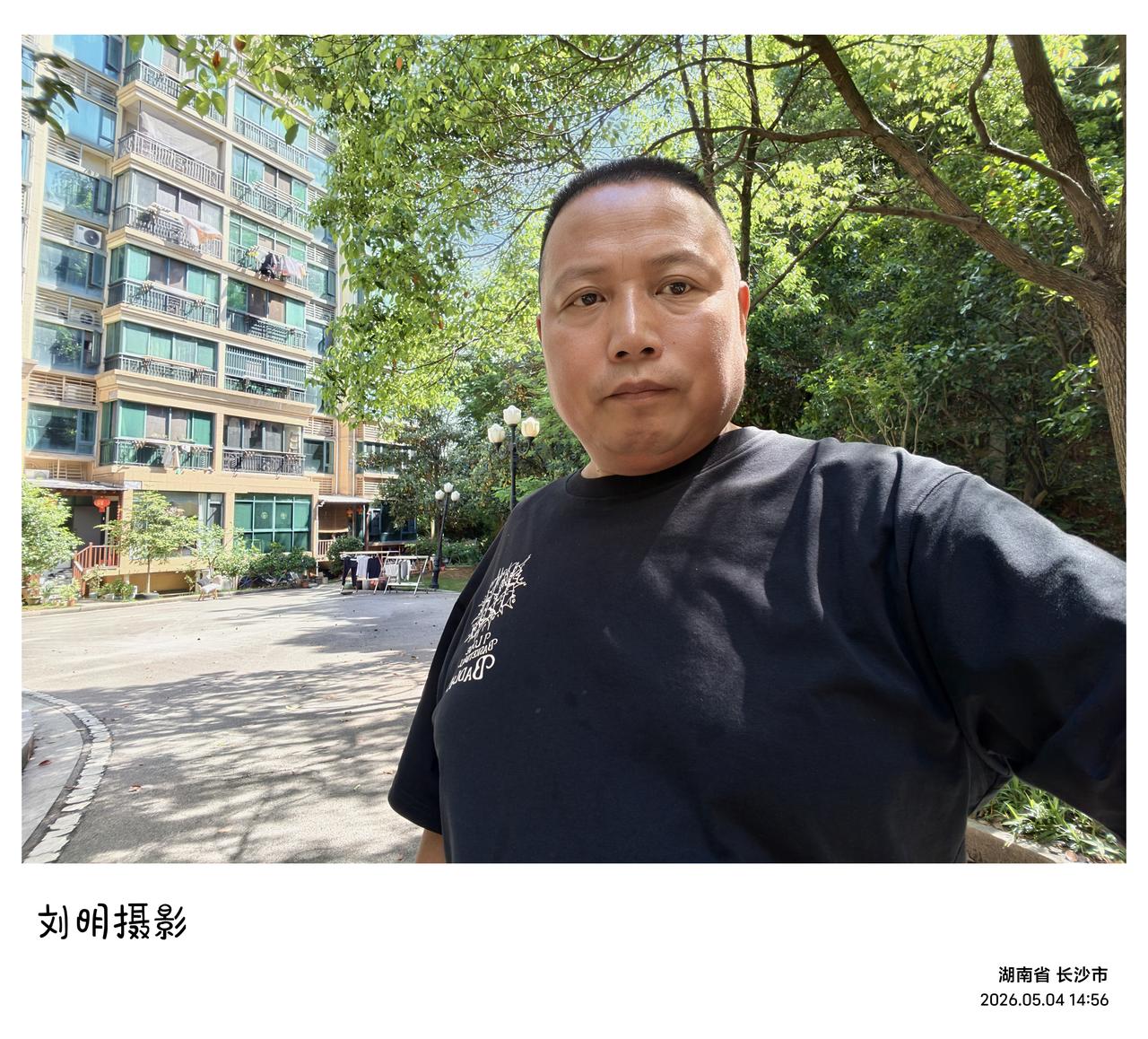 今天立夏，长沙天气晴好。天清日朗，碧空如洗，悠悠地浮着几团白云，大大小小，自由自