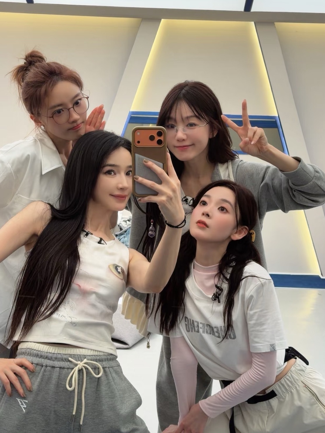 浪姐 魔鬼训练营浪姐真的名不虚传，姐姐们都各自努力各自发光好美啊，状态好到爆炸，