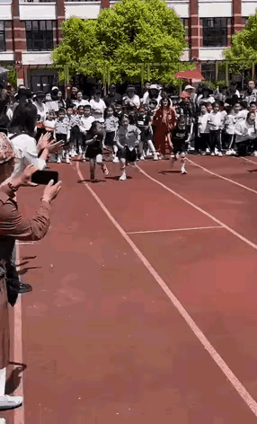 本来能跑第一的，这下好了[大笑][大笑][大笑]