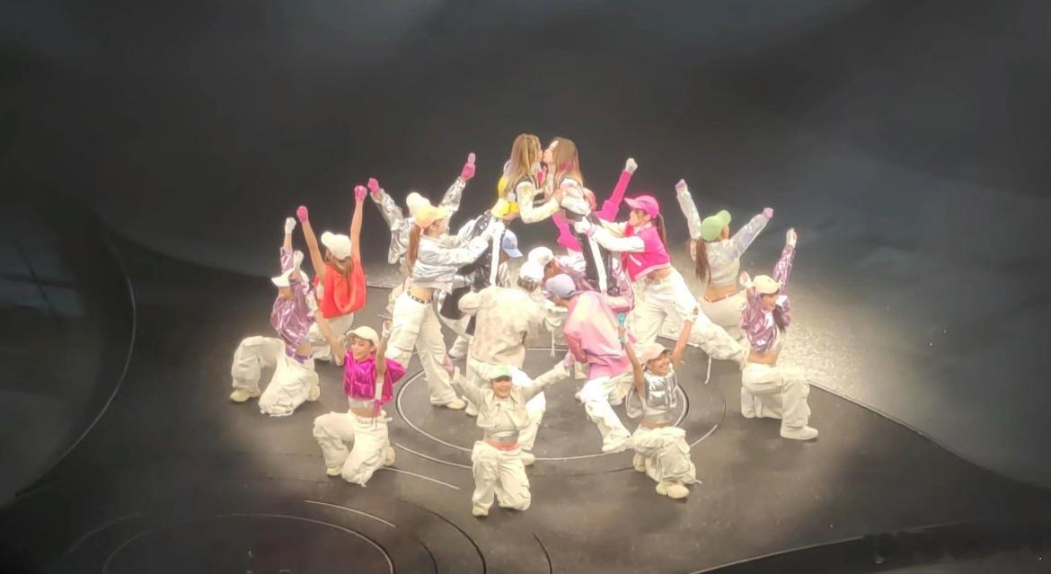 #Twins内地巡演首亲##Twins亲了亲了#我的老天奶！你们Twins上来就