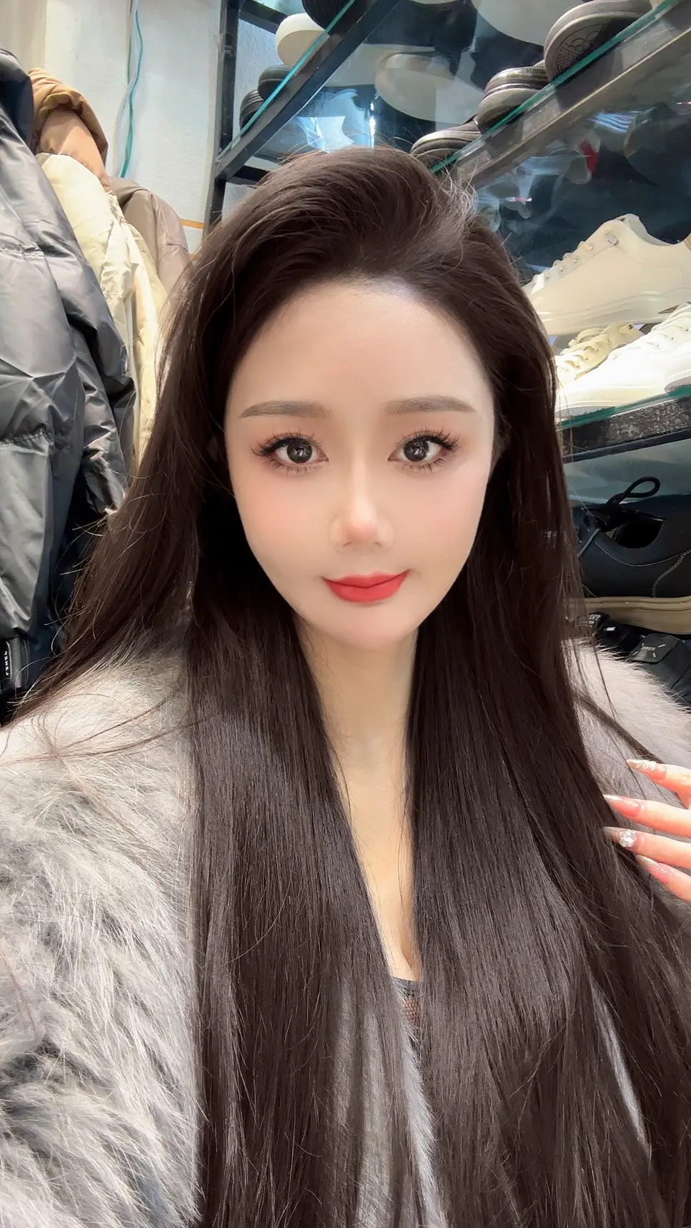 人总是贪心的 刚开始我也只想跟你说说话。