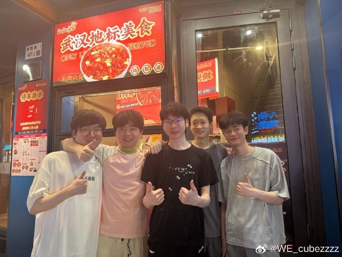 Cube社媒分享与老WE队员合照：往事