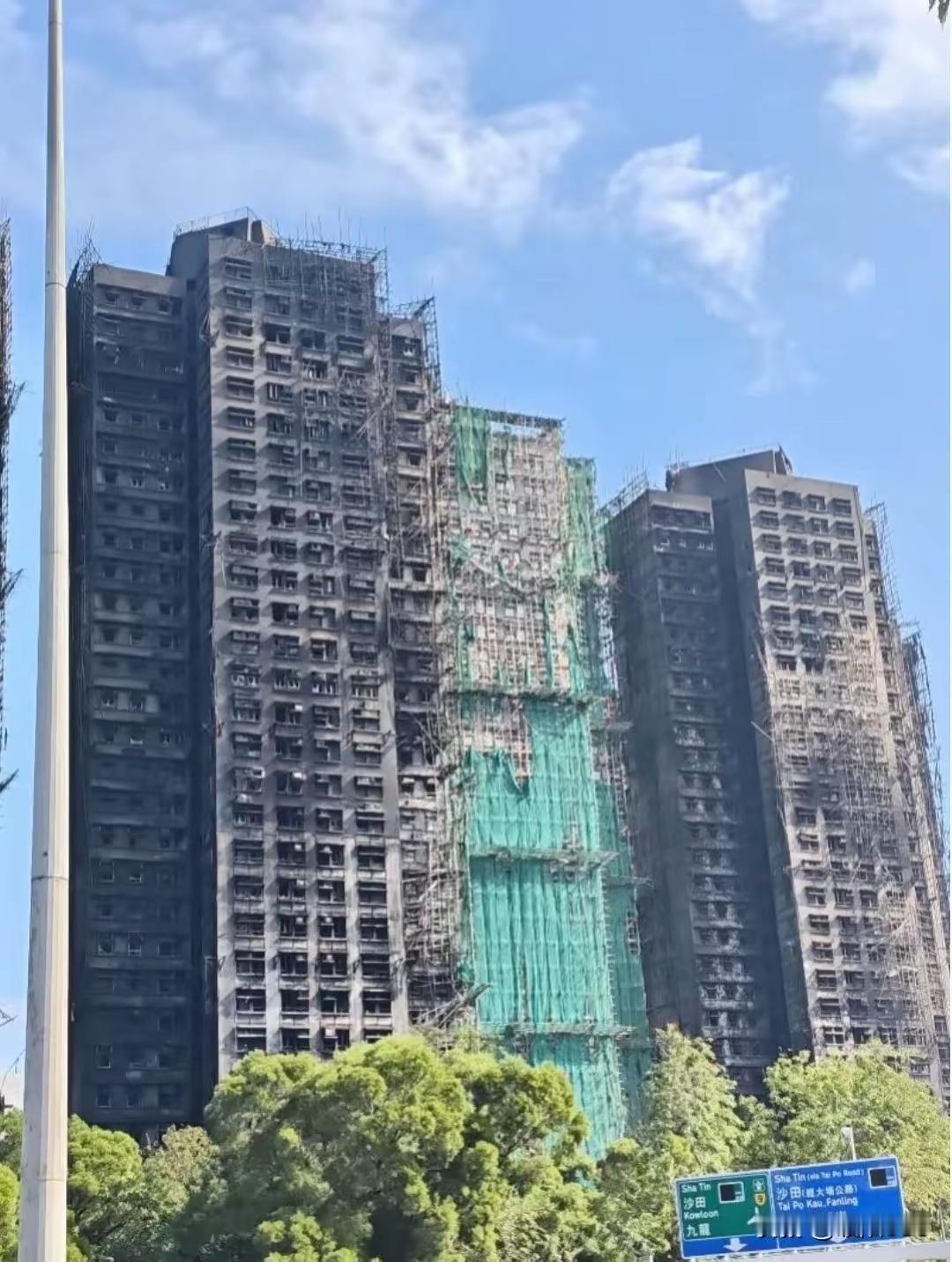 香港大火幸存者悲语：在无常面前，平凡日常即是圆满
 
“我什么都想带走，却什么都