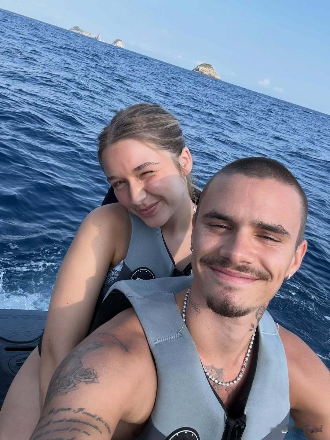 罗密欧贝克汉姆的难忘2025[心]
艾特了父母、弟弟妹妹和女友（没艾特哥哥大布[