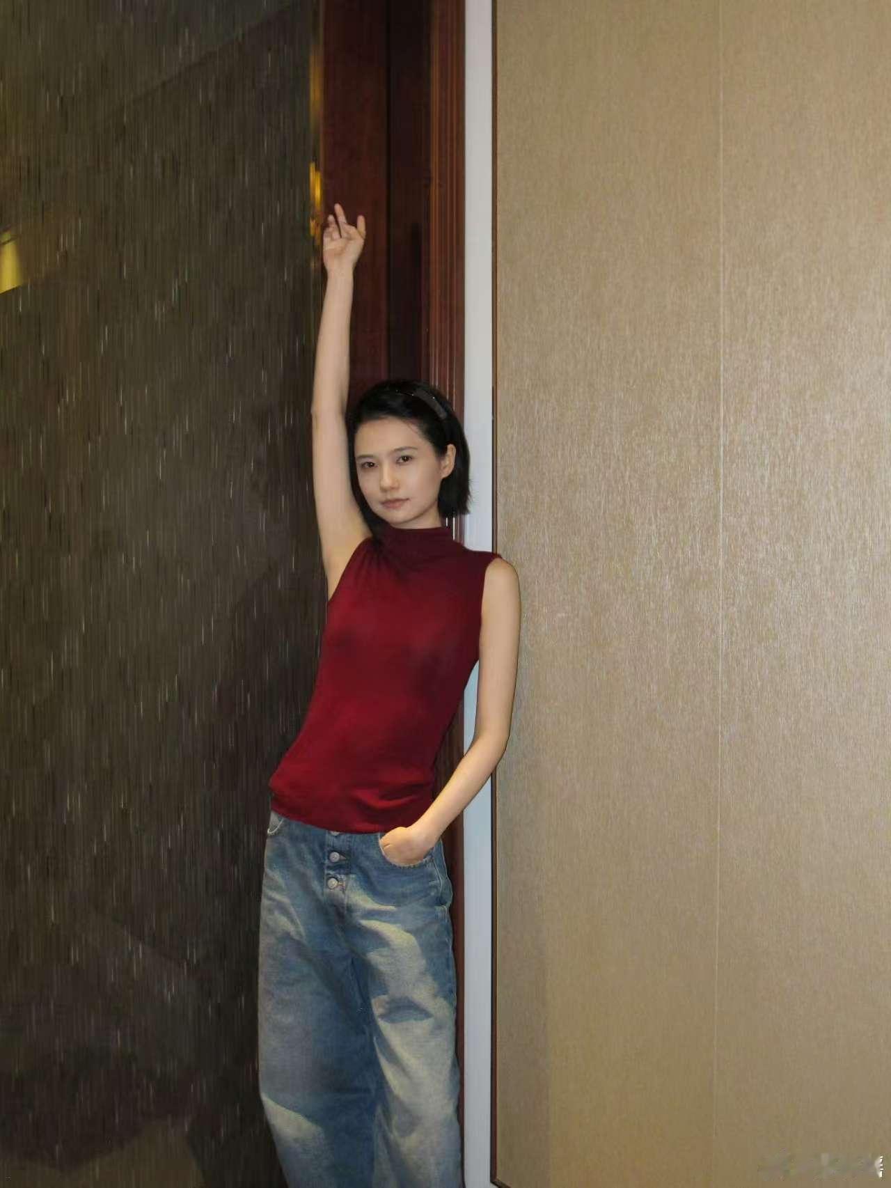 姜珮瑶THX 姜珮瑶 in Northbutsouth扬子纱半高领针织背心姜珮瑶