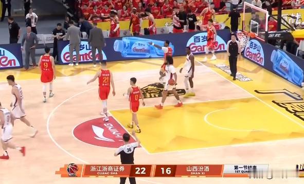 离谱！山西首节狂赢13个篮板，却22-28落后广厦，输得太诡异
 
CBA季后赛