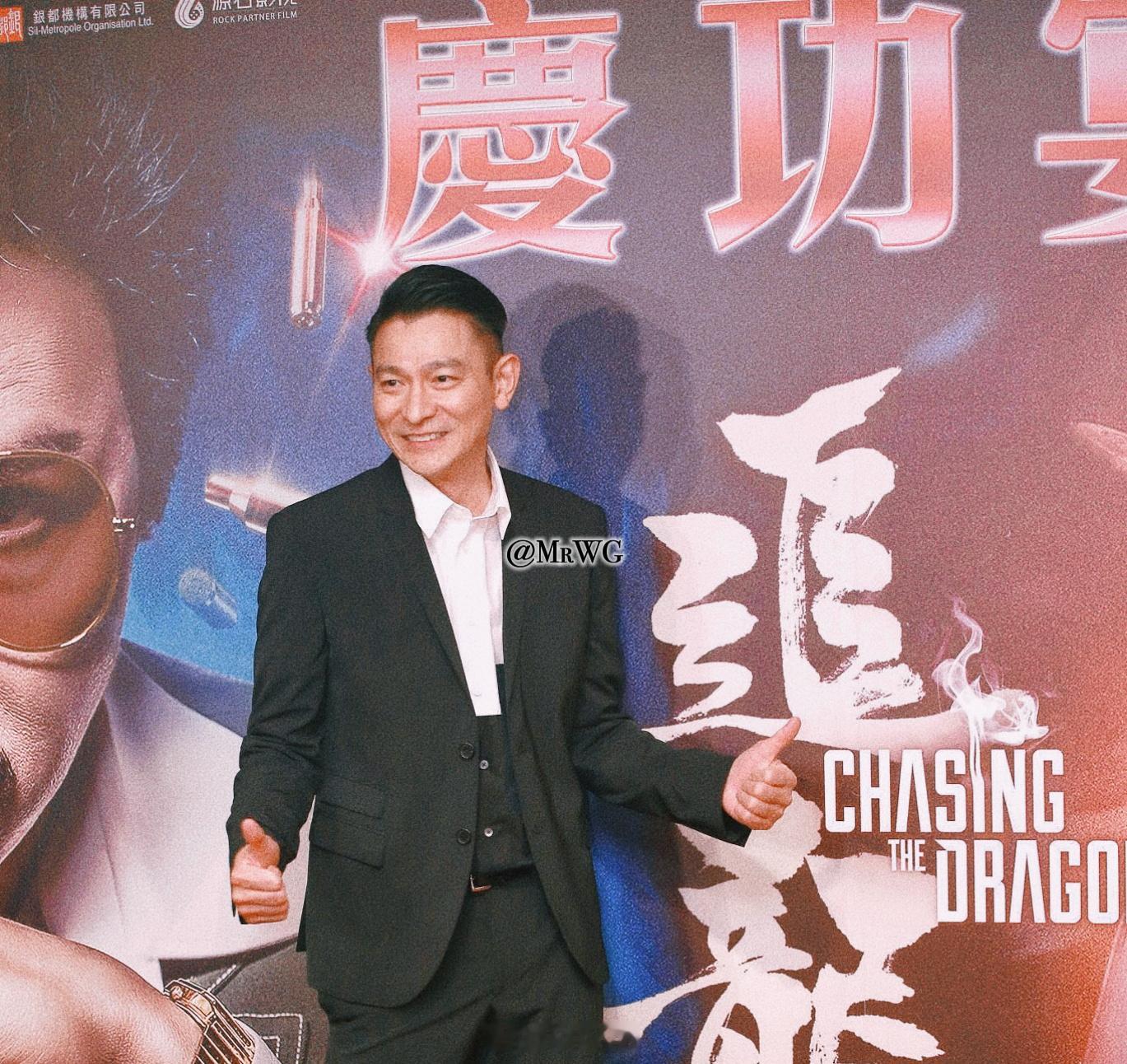 刘德华[超话]搭乘花絮去幕后 意气风发的型男华人探长[酷]——背头一梳，气度气派