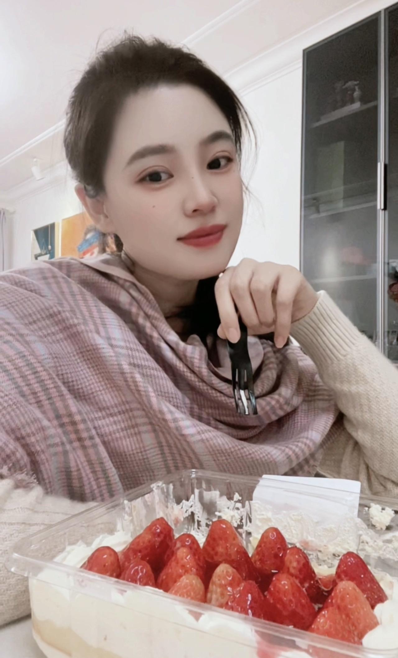 夜深人静是自由 清晨起来是生活 ，晚安！