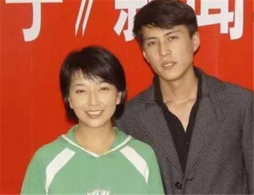 吴京的儿子叫吴所谓，粗糙了点儿，不算啥毛病。
可靳东的儿子取名叫靳小爷，就有点儿