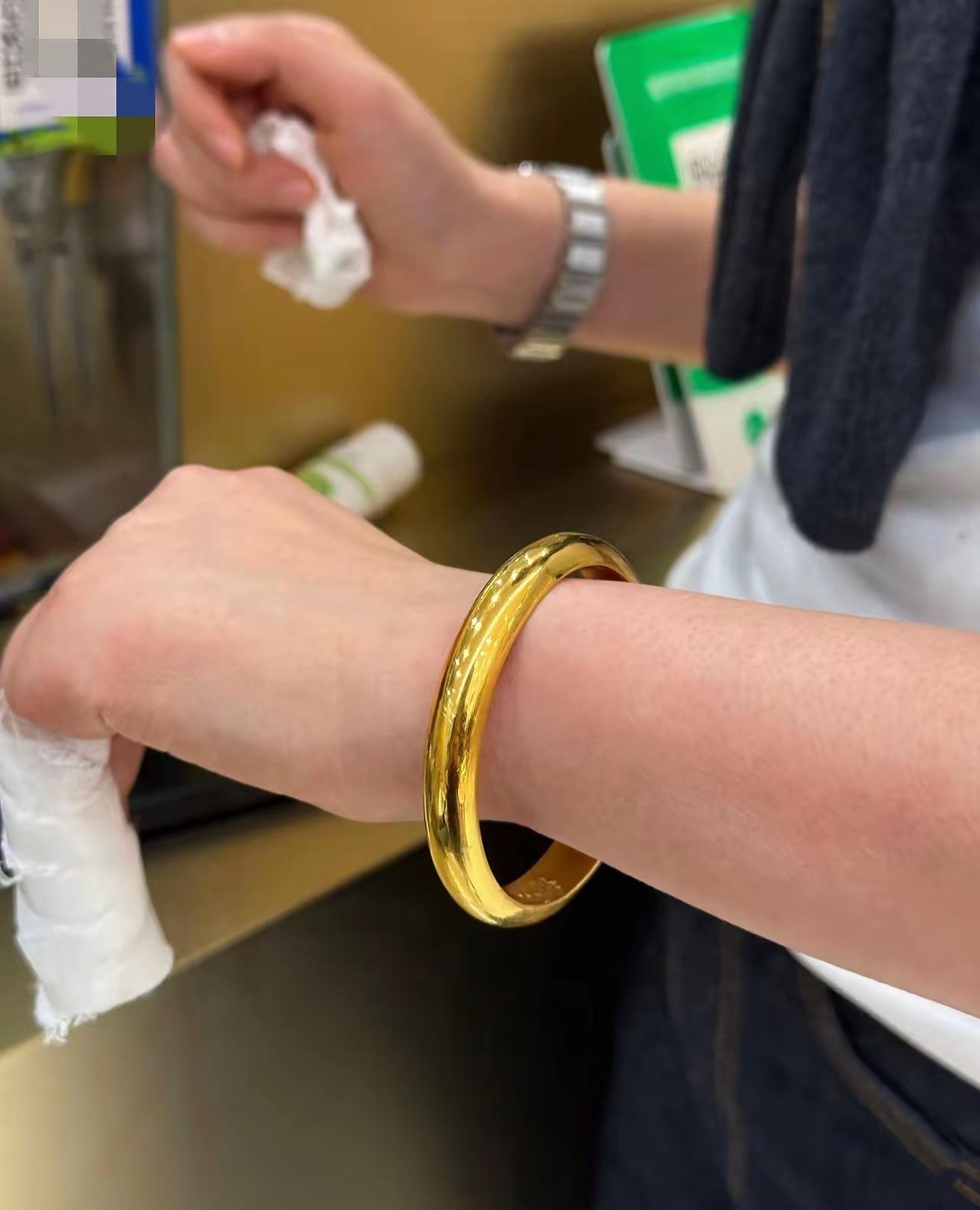 11月20日，金价怕是已经失控了！一只100克的金镯子，随随便便就是12万多，当