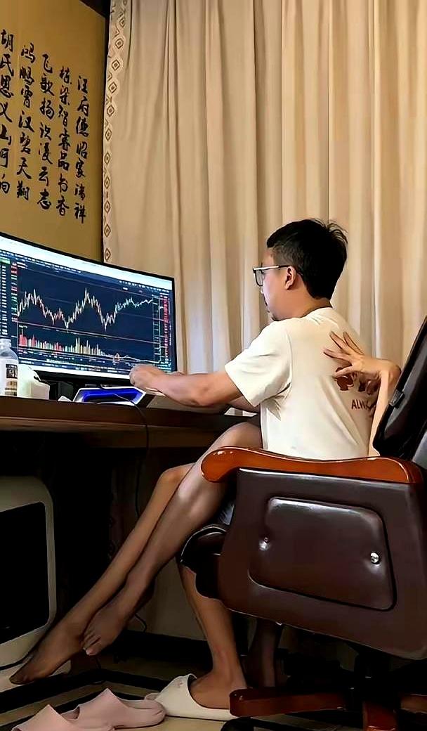 说实话，有没有那种感觉，就是你在网上刷到一个东西，满屏都是专业术语，看得你眼睛都