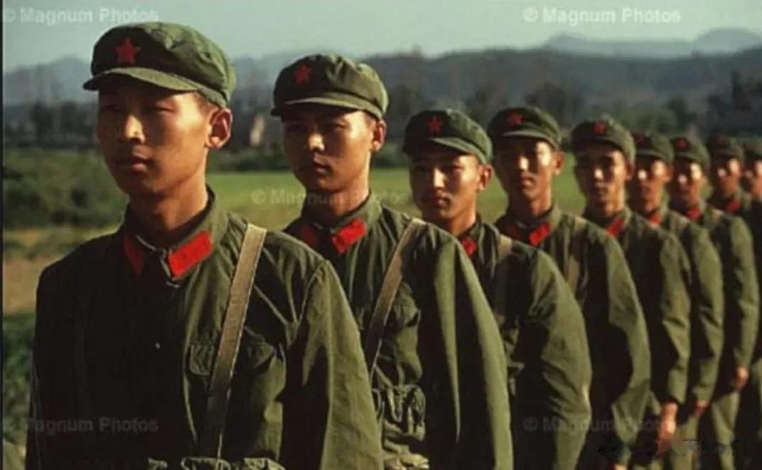 #你有过当兵的经历吗#走在大街上，10个人中就有一个是退伍兵。现役军人只有在大城