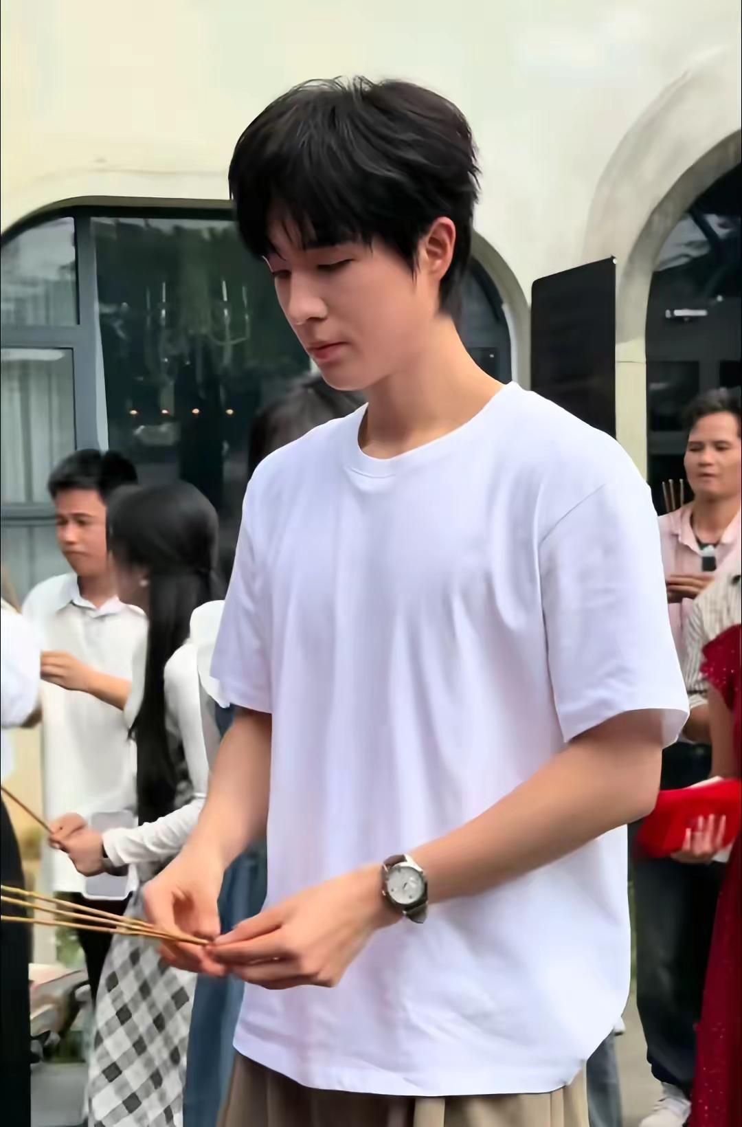 开机大吉！梁思伟&姜之南，你俩是有小苦瓜kpi要完成吗？哈哈哈哈，你们负责好好演