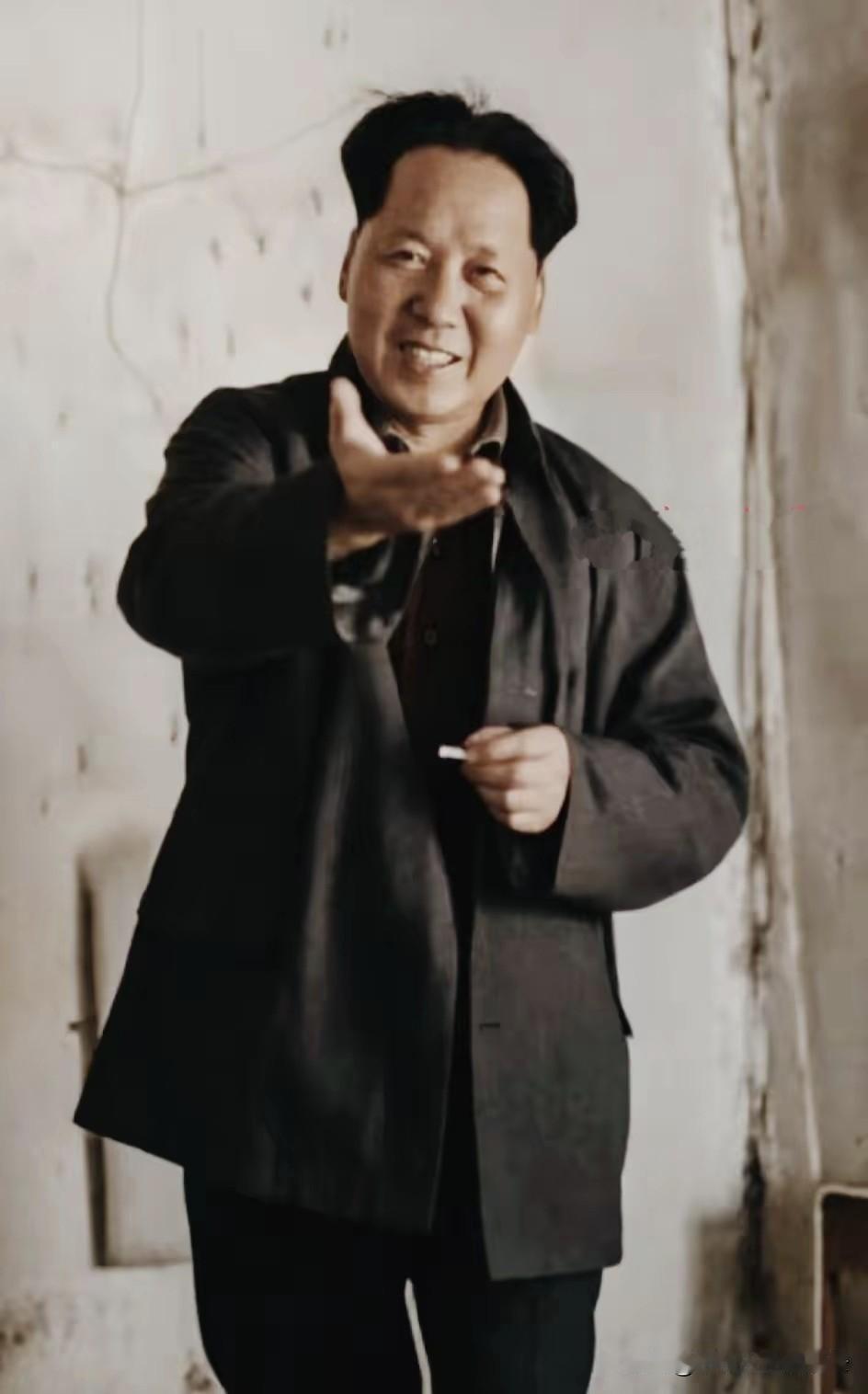 坦然面对群众的议论，群众的议论比空洞的会堂讨论真实、有效，对制定政策有好处。[祈