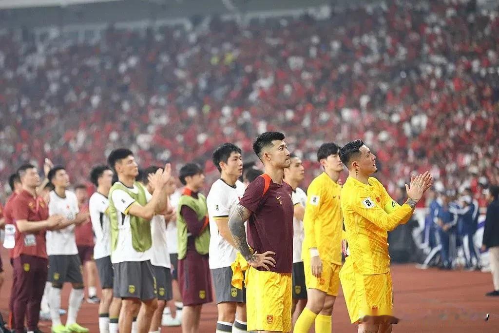 外媒惊叹中国14亿人竟然找不出23名可以踢世界杯的球员，再一次梦碎世界杯。真的想