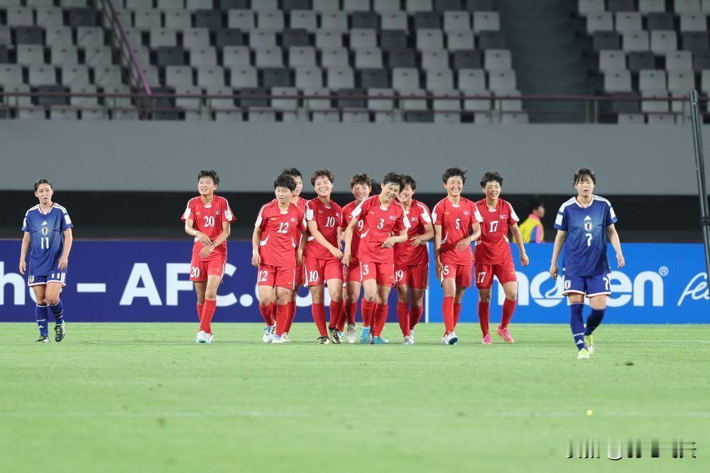 1-5日本队不堪一击
北京时间5月17日U17女足亚洲杯决赛，朝鲜队VS日本队。