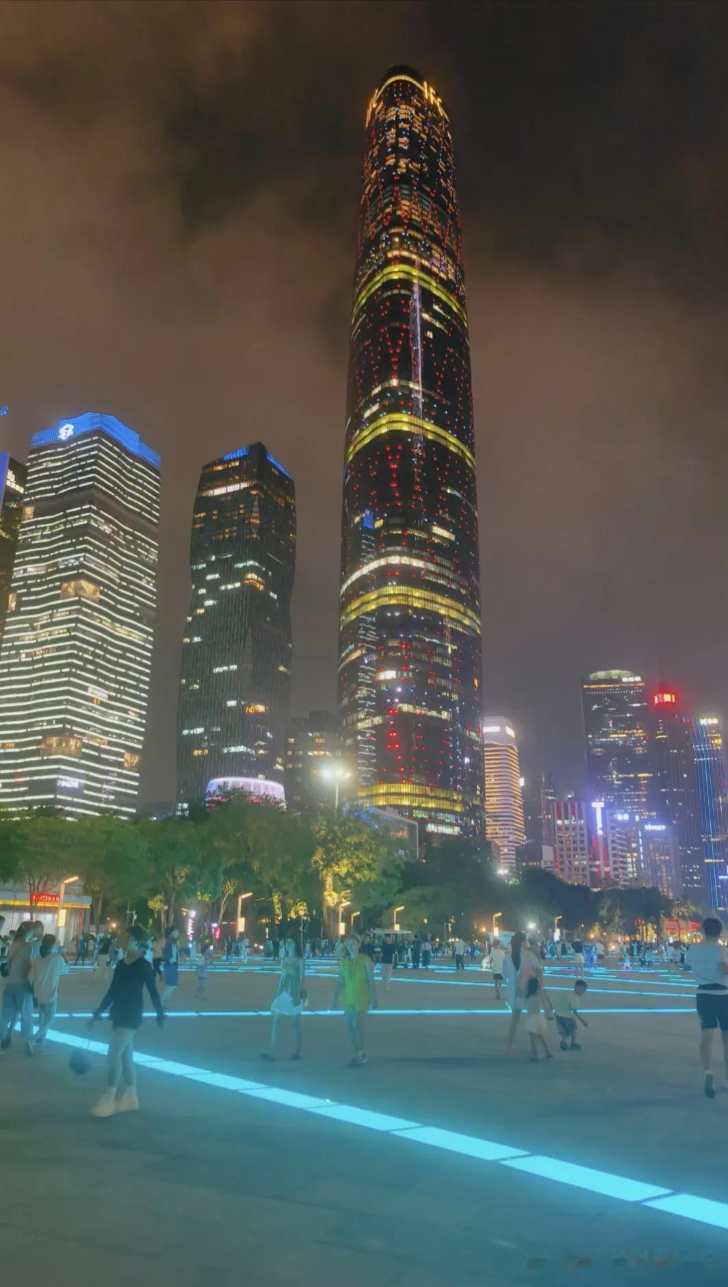 冬至这节日，在我老家那可太有特色了。每年冬至，一家人都聚在一块包饺子。我记得有一