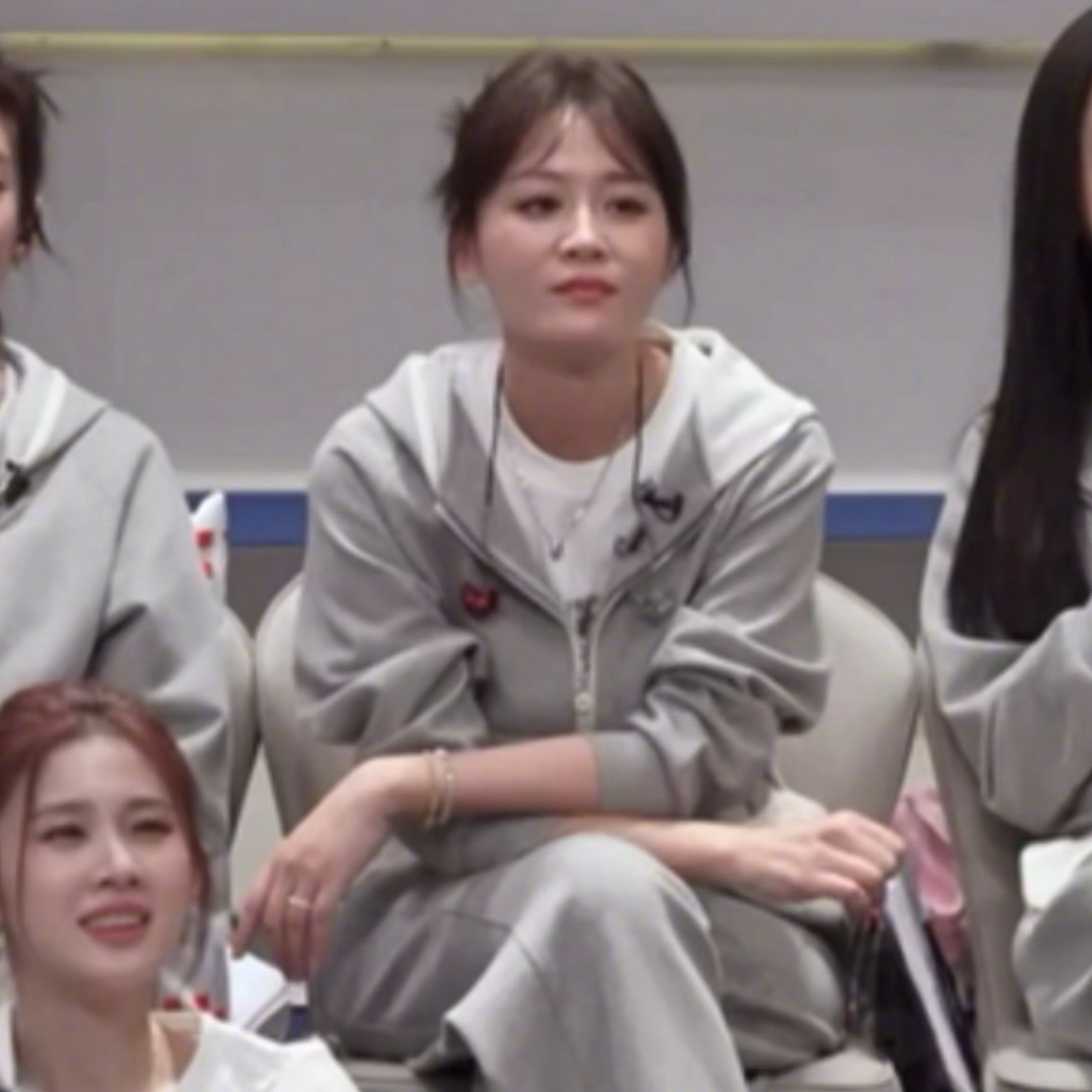 浪姐史上最难听的小考不看节目光看各位姐姐的表情，我都已经能猜到小考现场唱的有多好