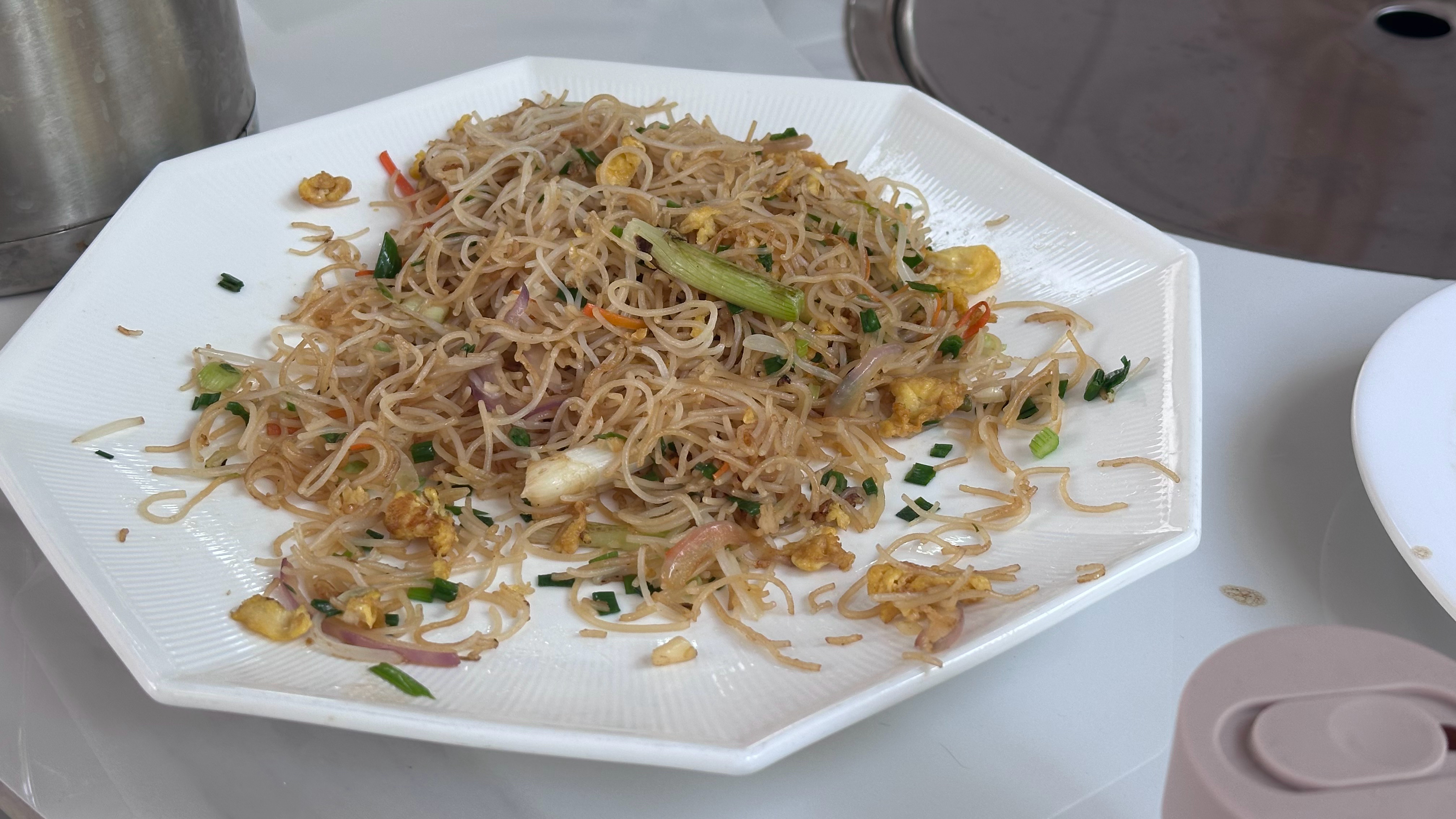 避雷崖口这家中山特色菜−崖口乳鸽食材很差，炒的水平也一般，主要还贵，我也是难得会